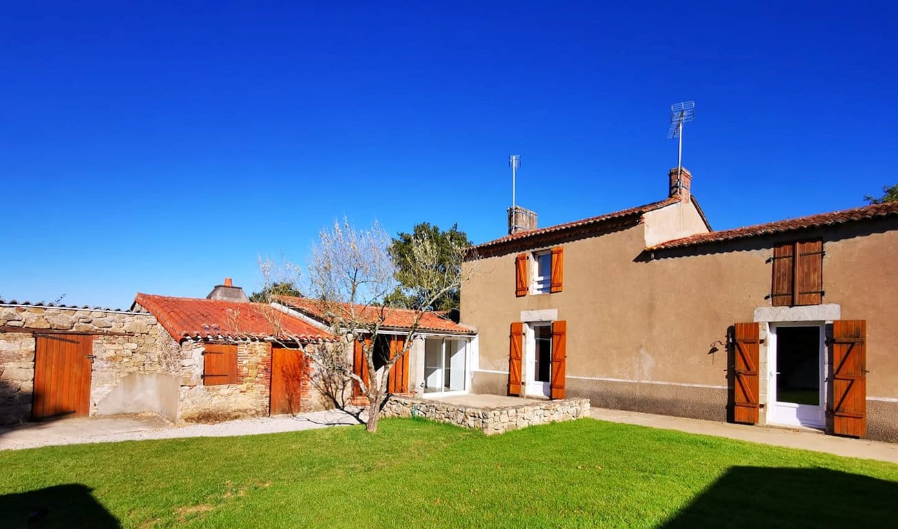 Vue extérieure de la façade du gîte Le Graizeau Saint Denis la Chevasse Vendée